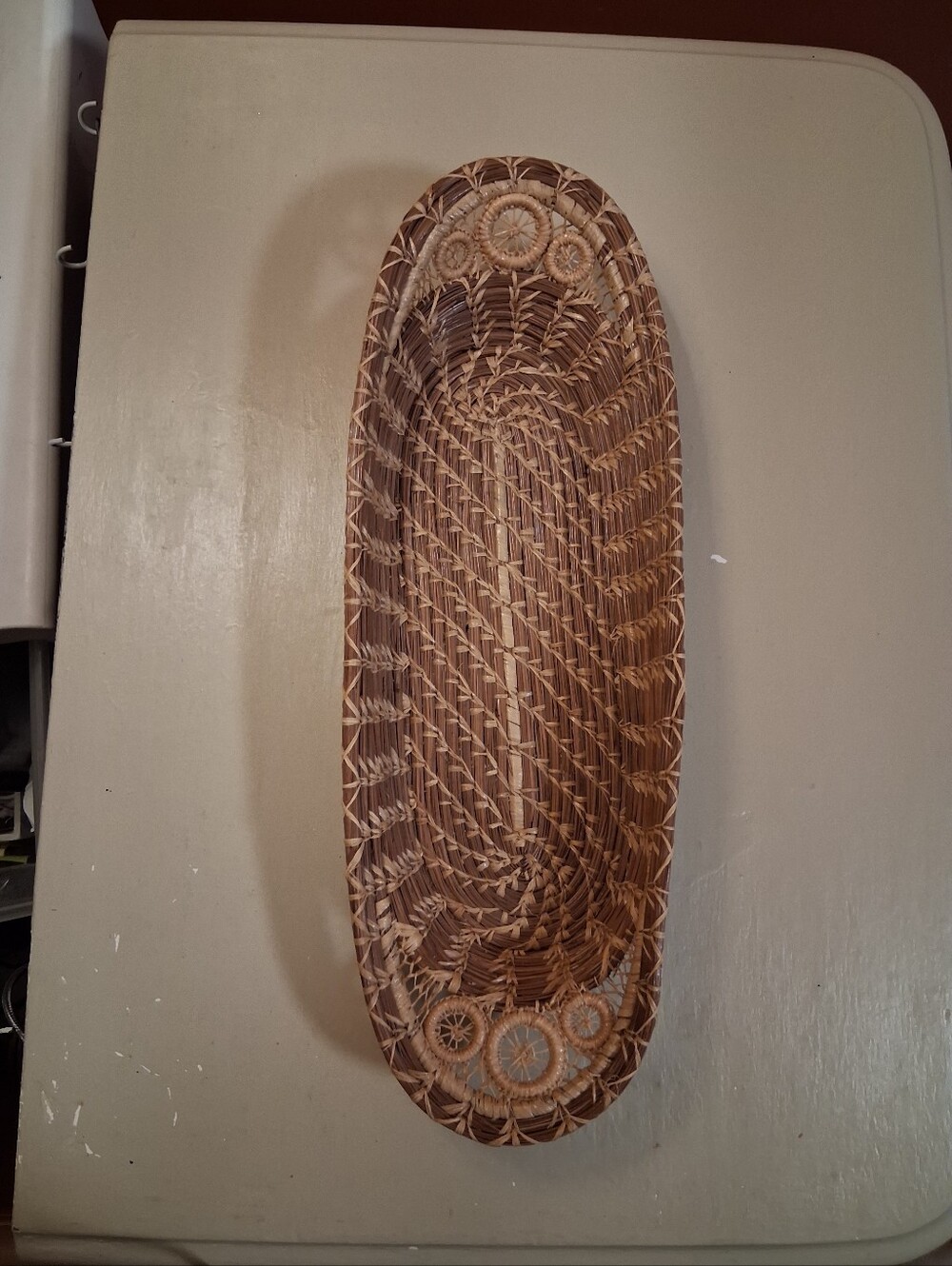 VINTAGE HANDWOVEN PINE NEEDLE OVAL BASKET